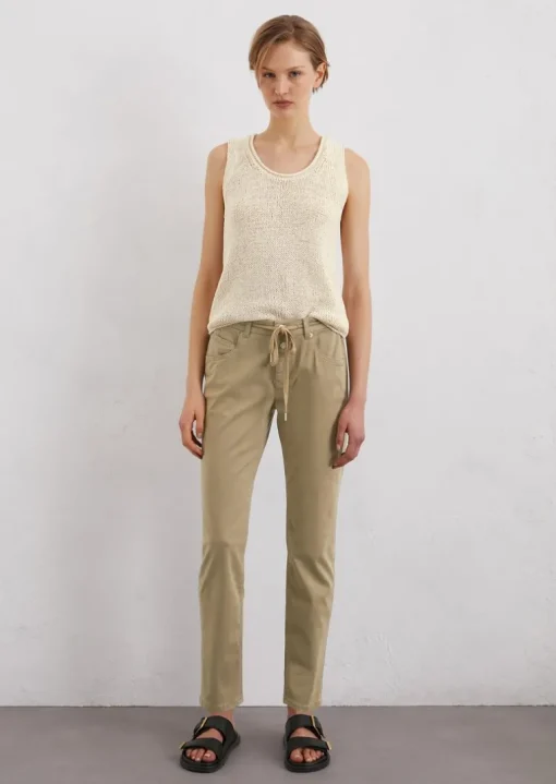 Hose Model Theda boyfriend mit TENCEL™ Lyocell