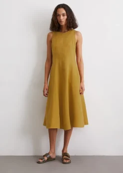 Ärmelloses Leinen-Kleid shaped in A-Linie geschnitten