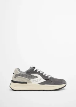 Sneaker aus hochwertigem Material-Mix