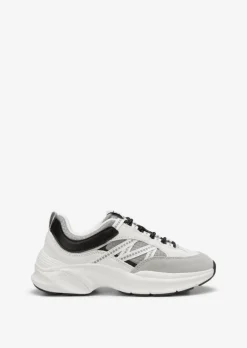 Sneaker aus Rindleder und Mesh
