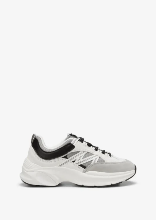 Sneaker aus Rindleder und Mesh