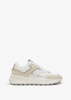 Sneaker aus Rindleder und Mesh