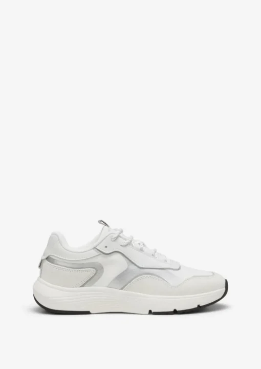 Sneaker aus Rindleder und Mesh