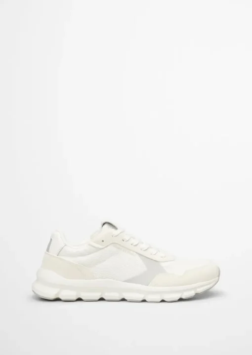 Sneaker aus ultraleichtem Material