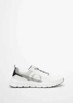 Sneaker aus ultraleichtem Material