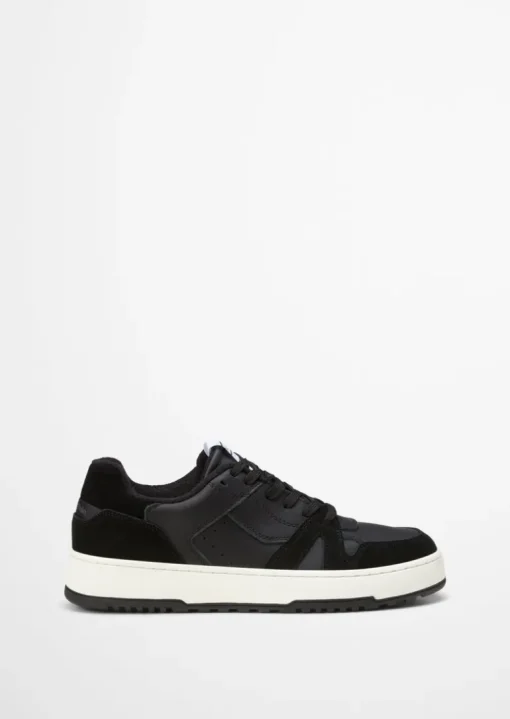 Sneaker mit robuster Gummisohle
