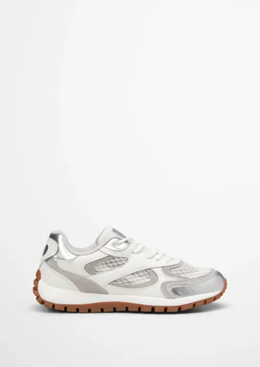 Sneaker mit weitmaschigem Mesh-Einsatz